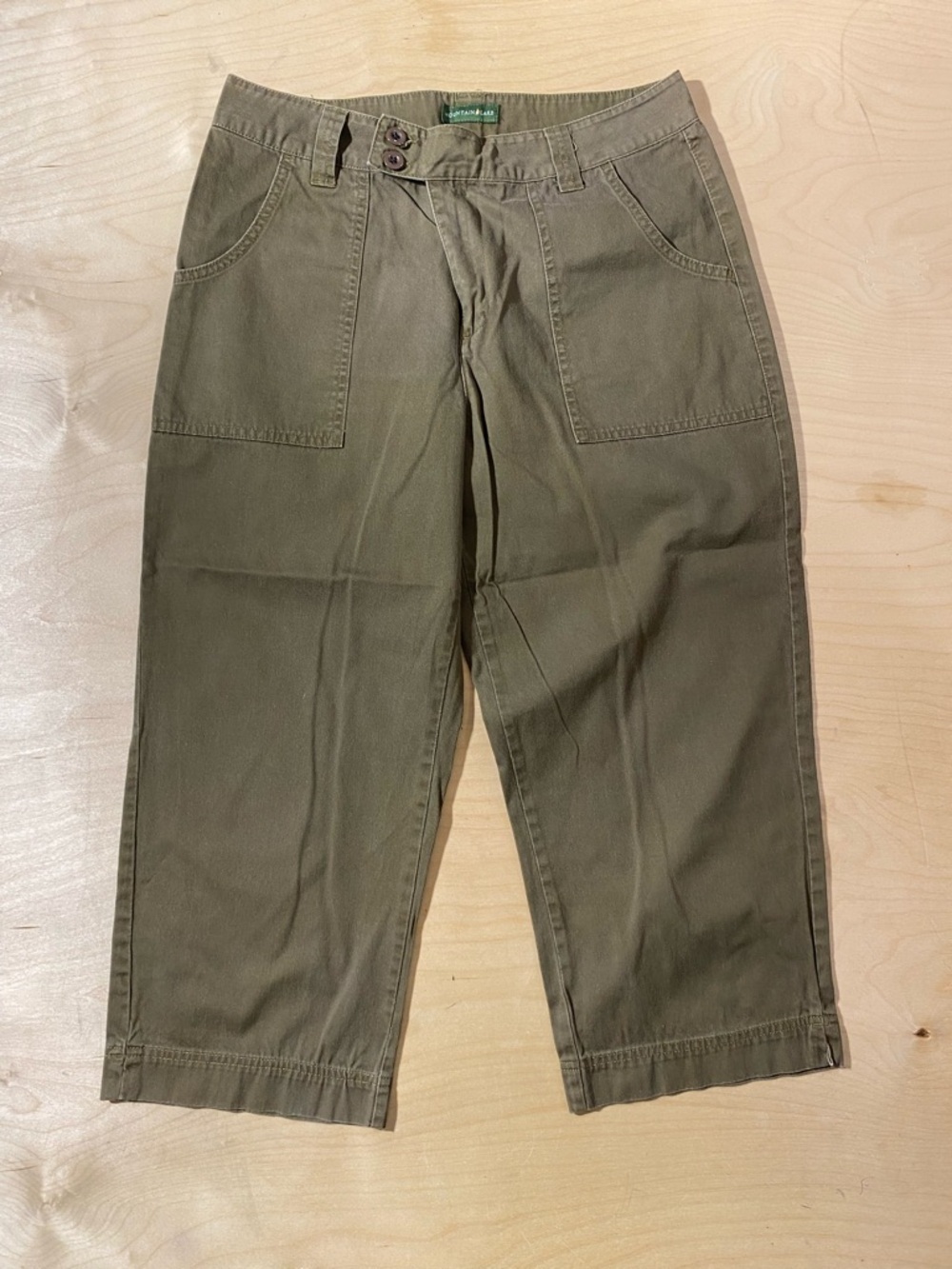 Mountain Lake Olive Capris Pants 10 (RE)